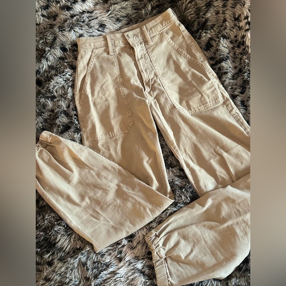 MOTHER Wrapper Patch Springy Ankle Cropped Cargo Pants - Picture 2 of 10
